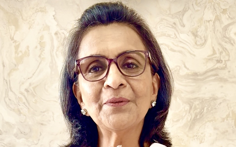 Aruna, certified 5D Akashic Record Reader